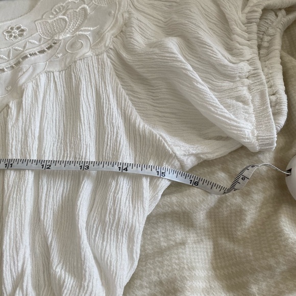 White puff sleeve crop top - Picture 3 of 5